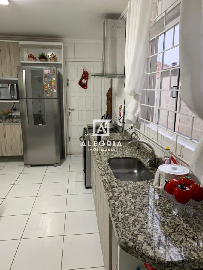 Sobrado Semi Mobiliado 03 Dormitórios Sendo 01 Suite em São José dos Pinhais