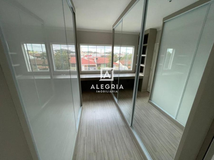 Sobrado Alto Padrão... FINO ACABAMENTO... Contendo 3 quartos sendo 1 com suíte!!! em São José dos Pinhais