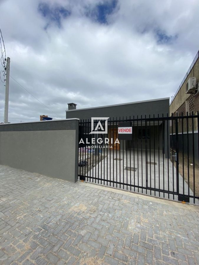 Linda Casa Térrea Contendo 03 Dormitórios Sendo 01 Suíte em São José dos Pinhais