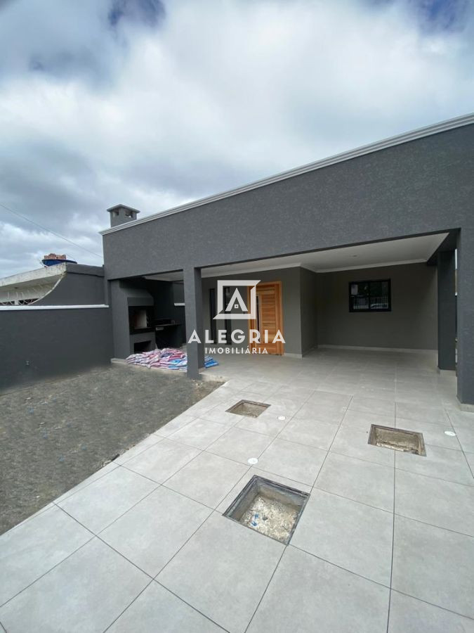 Linda Casa Térrea Contendo 03 Dormitórios Sendo 01 Suíte em São José dos Pinhais