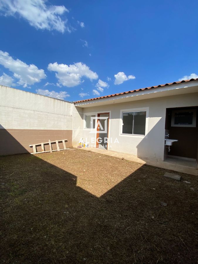 Casa 02 Dormitórios em Condomínio Fechado no Campo Largo da Roseira em São José dos Pinhais