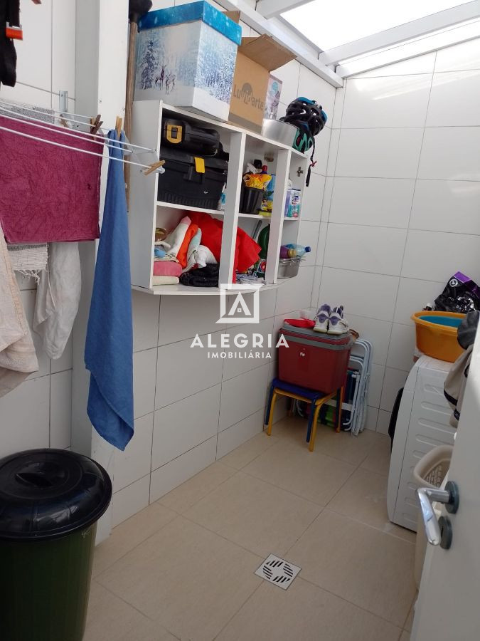 Lindo Sobrado com 03 quartos 03 Suites e Ático no Bairro Bom Jesus em São José dos Pinhais