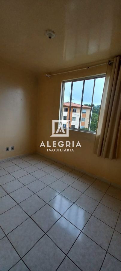 Apartamento a venda no Bairro Colônia Rio Grande em São José dos Pinhais