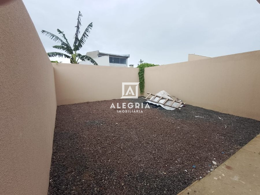 Linda Casa de 03 Quartos sendo uma Suíte  com amplo terreno nos Fundos no Bairro Guatupê em São José dos Pinhais