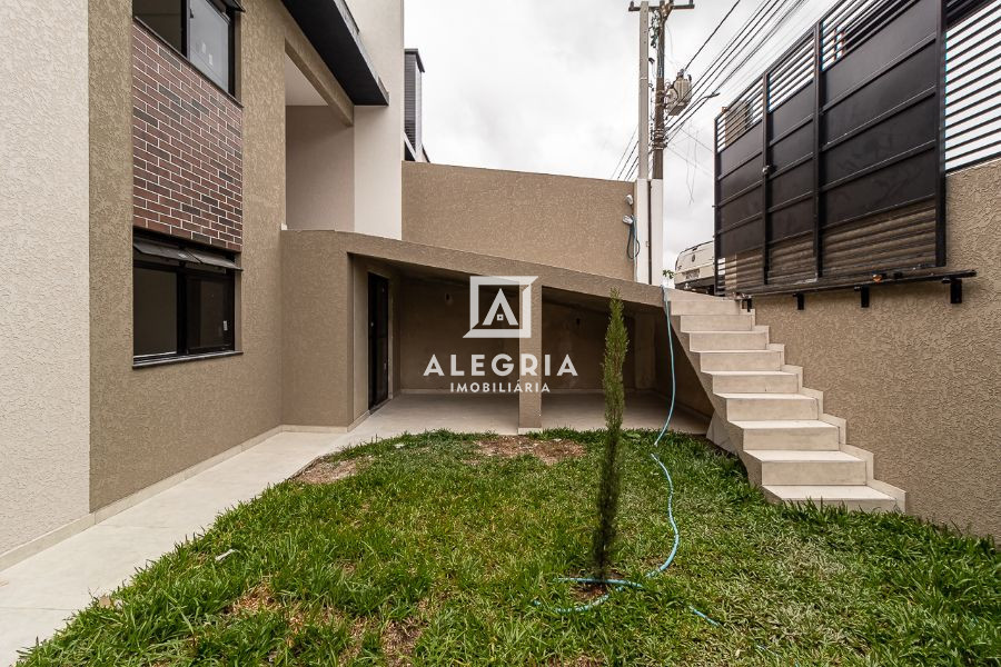 Lindo Triplex Contendo 04 Dormitórios Sendo 01 Suite no São Domingos em São José dos Pinhais