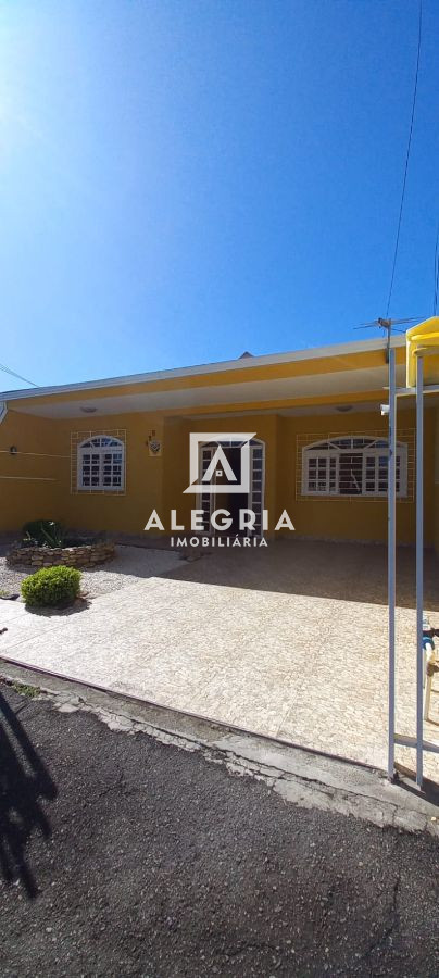 Casa Contendo 03 Dormitórios no Bairro Parque São José em São José dos Pinhais