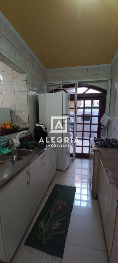 Casa Contendo 03 Dormitórios no Bairro Parque São José em São José dos Pinhais