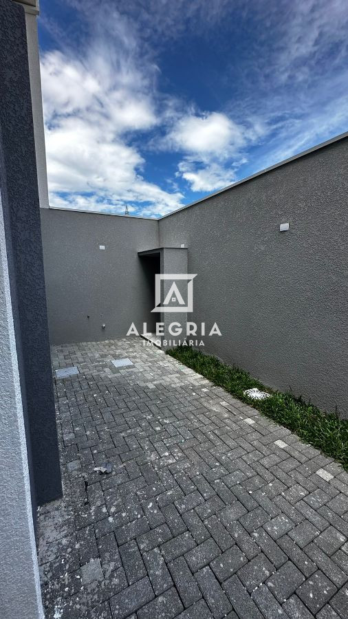 Excelente Sobrado 03 Dormitórios sendo 01 Suíte no Bairro Costeira em São José dos Pinhais