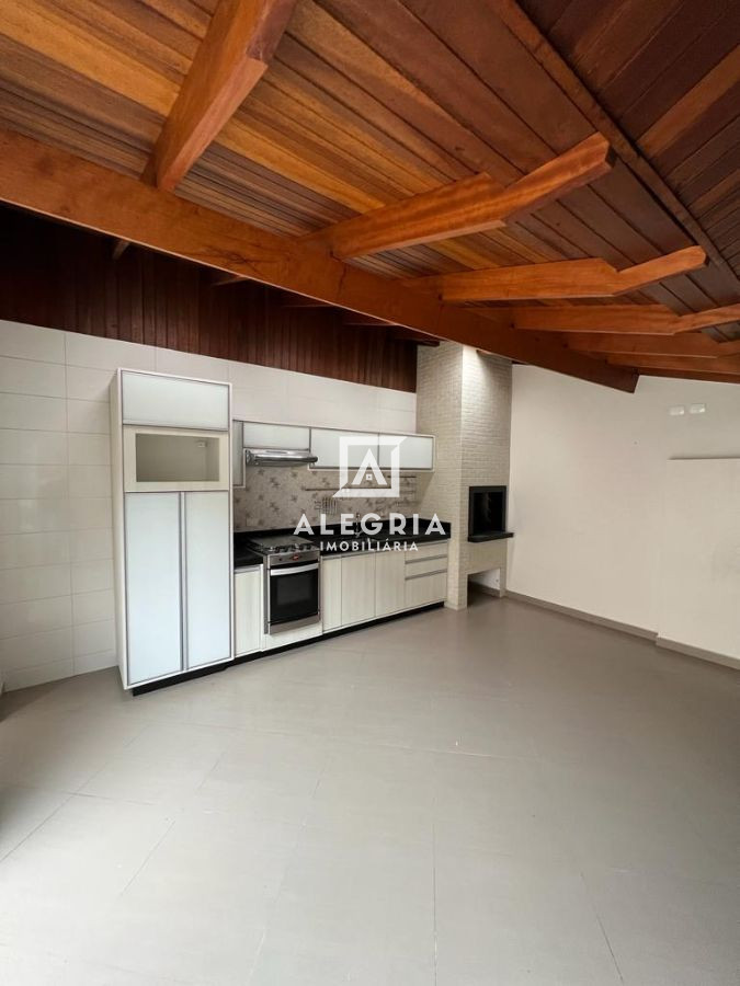 Linda Casa em Condominio Contendo 03 Dormitórios na Boneca do Iguaçu em São José dos Pinhais