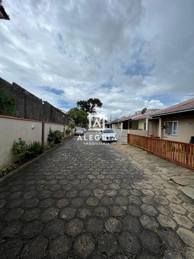 Linda Casa em Condominio Contendo 03 Dormitórios na Boneca do Iguaçu em São José dos Pinhais