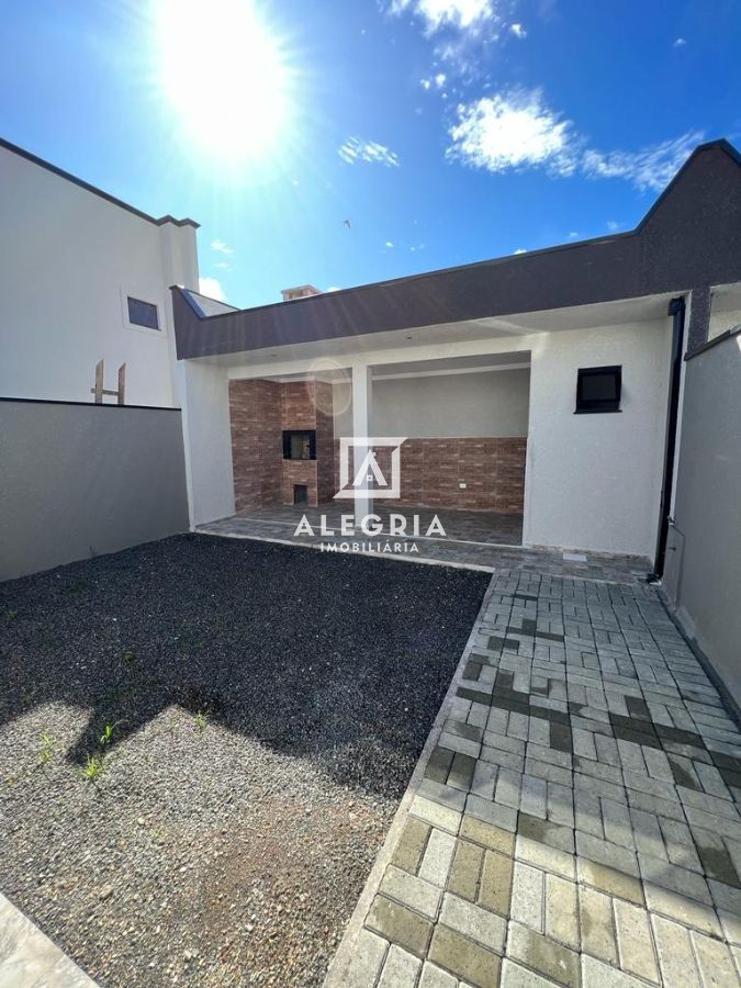 Linda Casa Contendo 03 Dormitórios Sendo 01 Suite no Afonso Pena em São José dos Pinhais