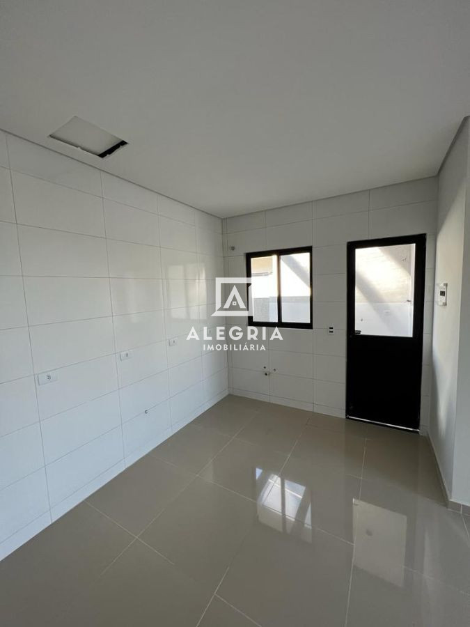 Linda Casa Contendo 03 Dormitórios Sendo 01 Suite no Afonso Pena em São José dos Pinhais