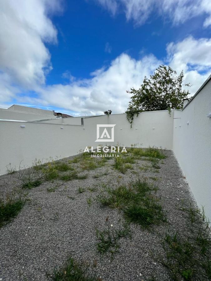 Linda Casa Contendo 03 Dormitórios no Bairro Cidade Jardim em São José dos Pinhais