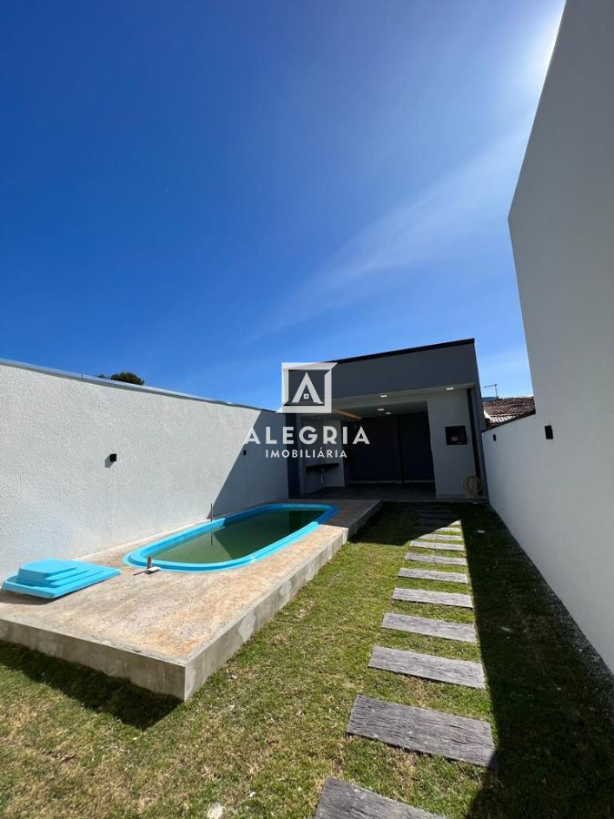 Belissima Casa com Piscina Contendo 03 Dormitórios Sendo 01 Suite na Cidade Jardim em São José dos Pinhais