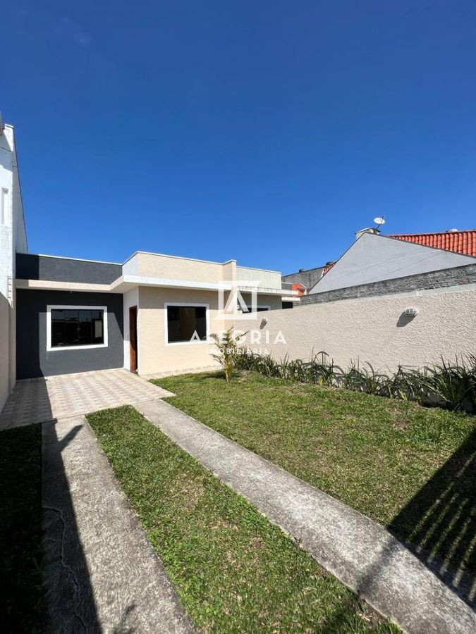 Linda Casa Contendo 03 Dormitórios no Bairro Ouro Fino em São José dos Pinhais