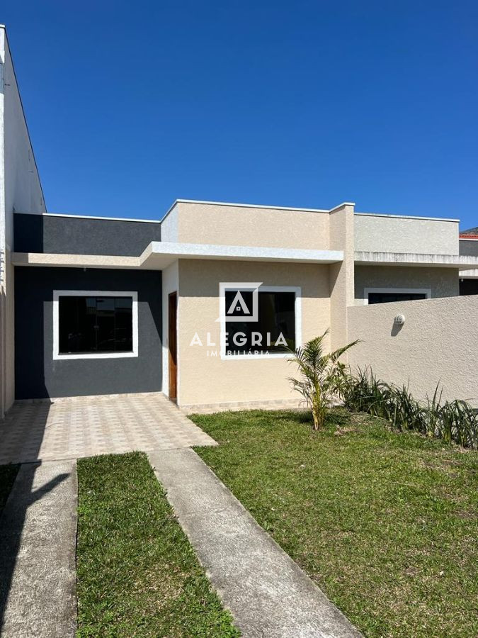 Linda Casa Contendo 03 Dormitórios no Bairro Ouro Fino em São José dos Pinhais