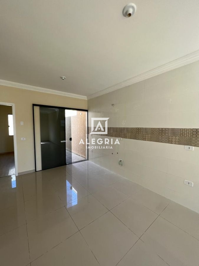 Linda Casa Contendo 03 Dormitórios no Bairro Ouro Fino em São José dos Pinhais