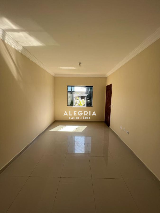 Linda Casa Contendo 03 Dormitórios no Bairro Ouro Fino em São José dos Pinhais