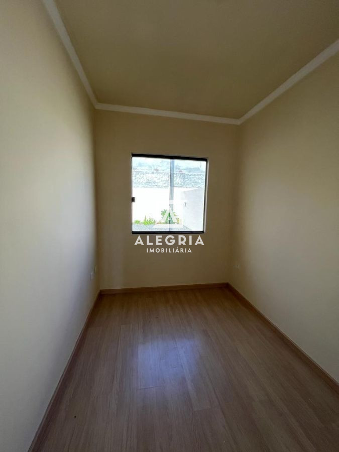 Linda Casa Contendo 03 Dormitórios no Bairro Ouro Fino em São José dos Pinhais