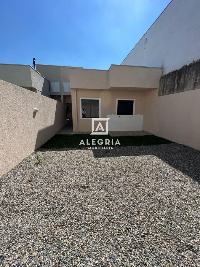 Linda Casa Contendo 03 Dormitórios no Bairro Ouro Fino em São José dos Pinhais