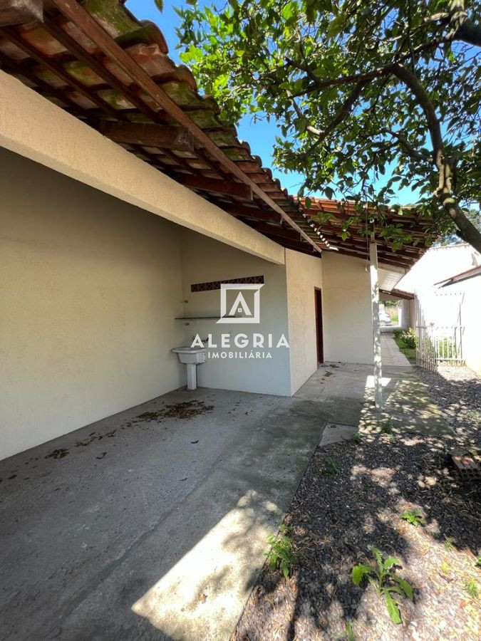 Linda Casa Contendo 03 Dormitórios no Bairro Aguas Belas em São José dos Pinhais