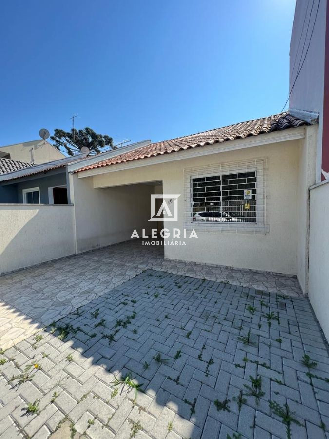 Linda Casa Contendo 03 Dormitórios no Bairro Aguas Belas em São José dos Pinhais