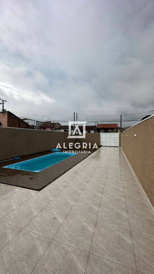 Lindo Sobrado com amplo terreno e piscina, Bairro Colonia Rio Grande em São José dos Pinhais