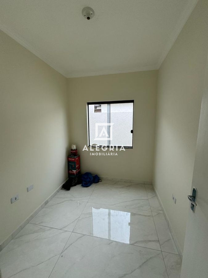 Linda Casa Contendo 03 Dormitórios Sendo 01 Suite no Jardim Ype em São José dos Pinhais