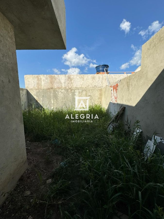 Belissima Casa Contendo 03 Dormitórios Sendo 01 Suite no Barro Preto em São José dos Pinhais