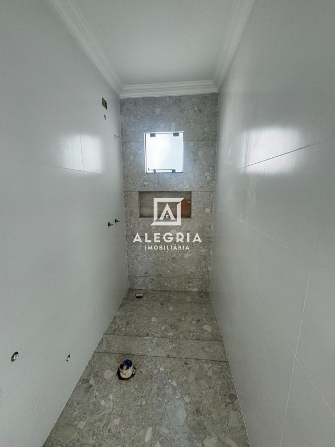 Linda Casa Contendo 03 Dormitórios Sendo 01 Suite no Bairro Colonia Rio Grande em São José dos Pinhais