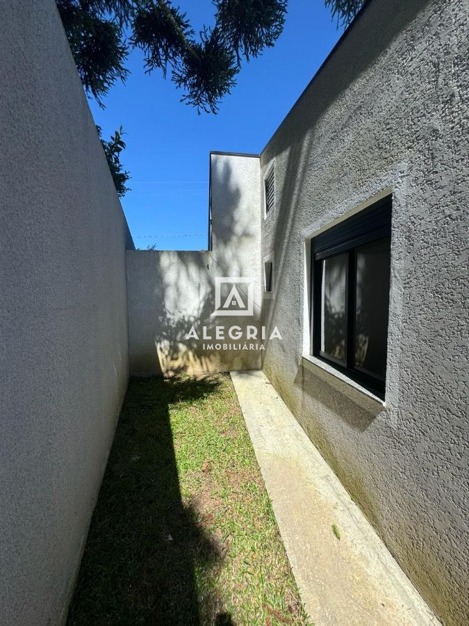 Linda Casa Térrea em Condomínio Fechado Contendo 02 Dormitórios Sendo 01 Suíte na Colônia Rio Grande em São José dos Pinhais em São José dos Pinhais