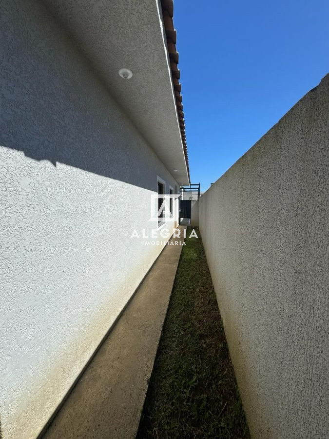 Linda Casa Térrea em Condomínio Fechado Contendo 02 Dormitórios Sendo 01 Suíte na Colônia Rio Grande em São José dos Pinhais em São José dos Pinhais