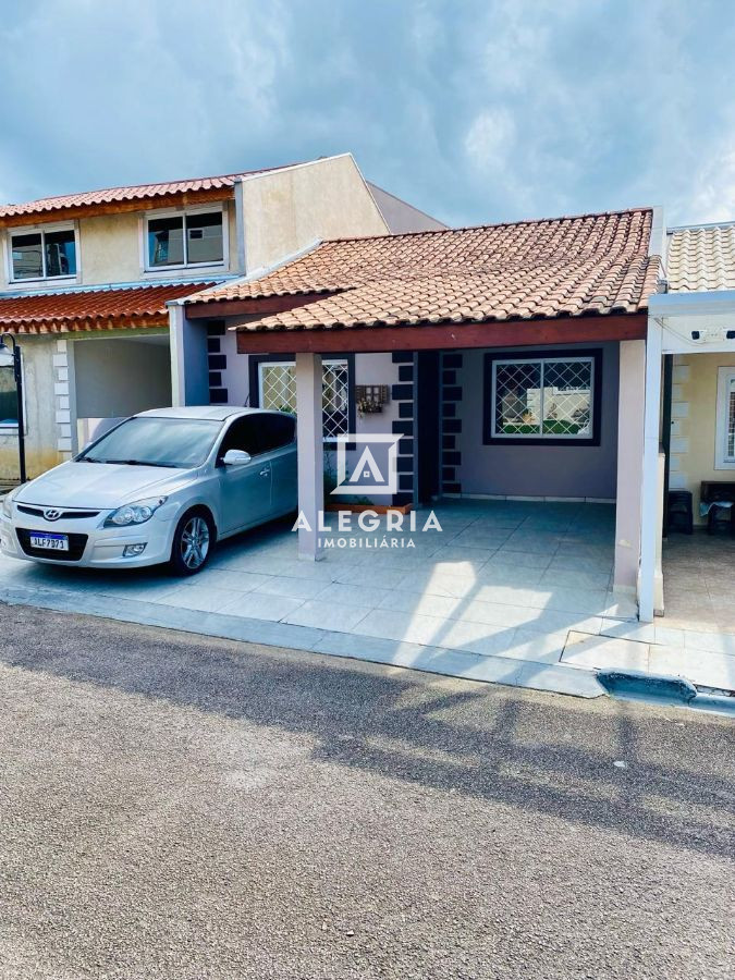 Linda casa no Condominio Residencial Santa Barbara no bairro Bom Jesus em São José dos Pinhais