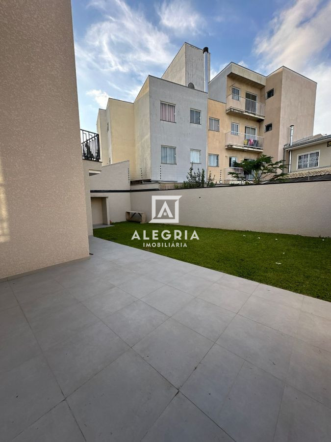 Sobrado alto padrão no bairro Costeira. em São José dos Pinhais