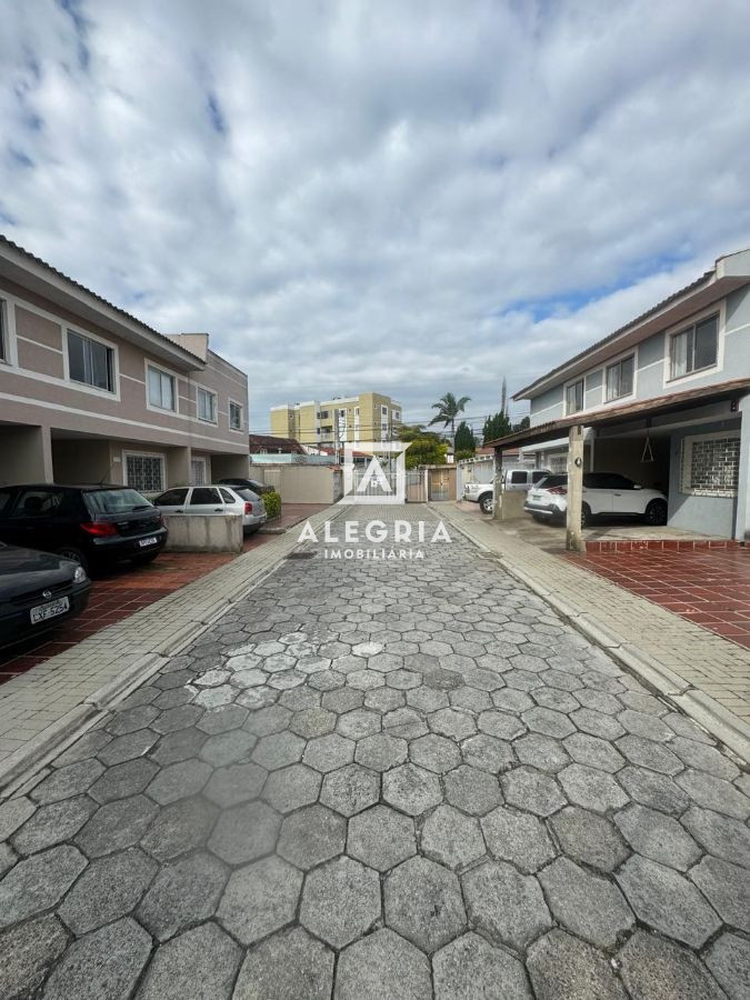 Sobrado em Condominio Fechado Contendo 03 Dormitórios na Cidade Jardim em São José dos Pinhais