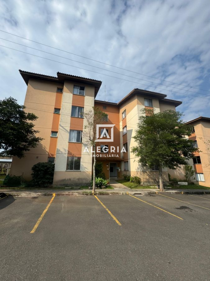 Apartamento a venda no Bairro Colônia Rio Grande em São José dos Pinhais