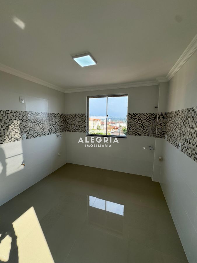 Apartamento a venda no Bairro Colônia Rio Grande em São José dos Pinhais