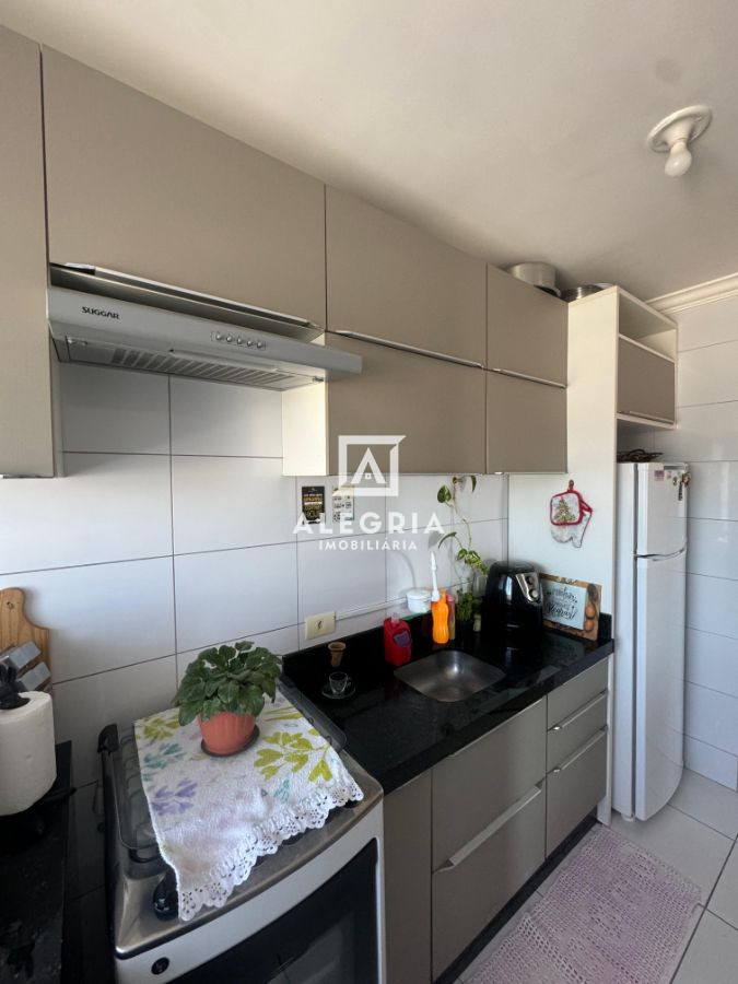 Lindo Apartamento Com Cozinha Planejada Contendo 02 Dormitórios no Afonso Pena em São José dos Pinhais