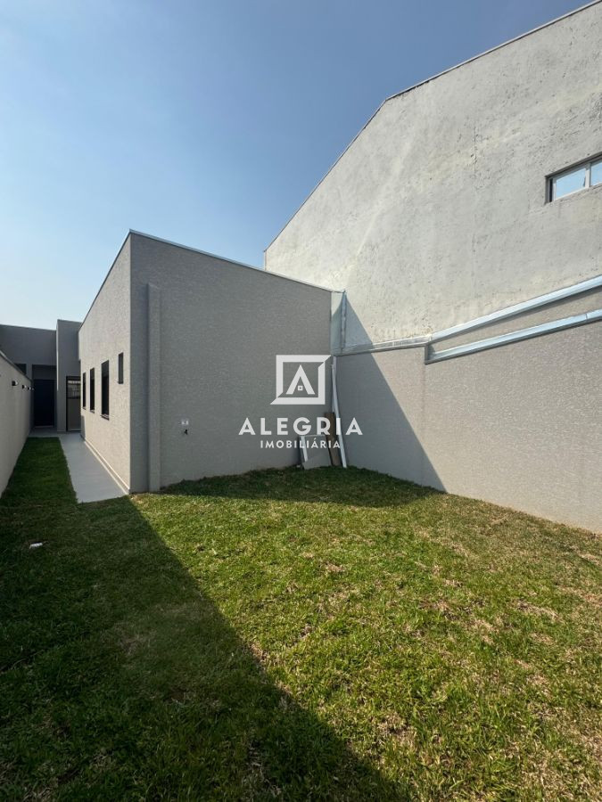 Linda Casa Contendo 03 Dormitórios Sendo 01 Suite na Cidade Jardim em São José dos Pinhais