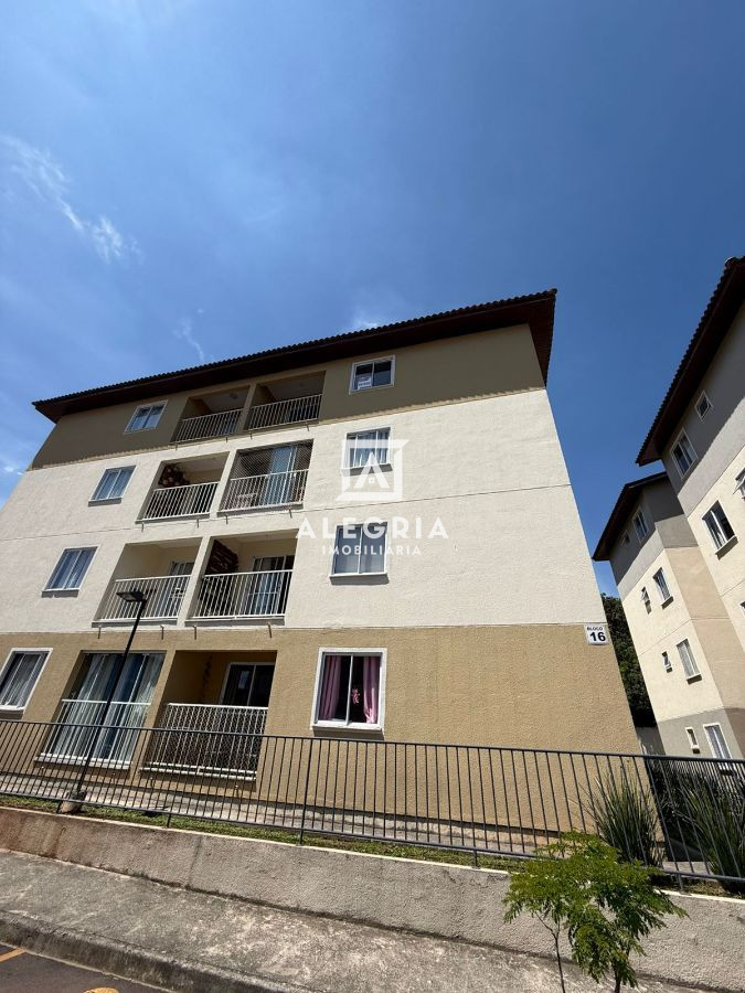 Lindo Apartamento no Residencial Le Village Royale no bairro Colonia Ria Grande em São José dos Pinhais