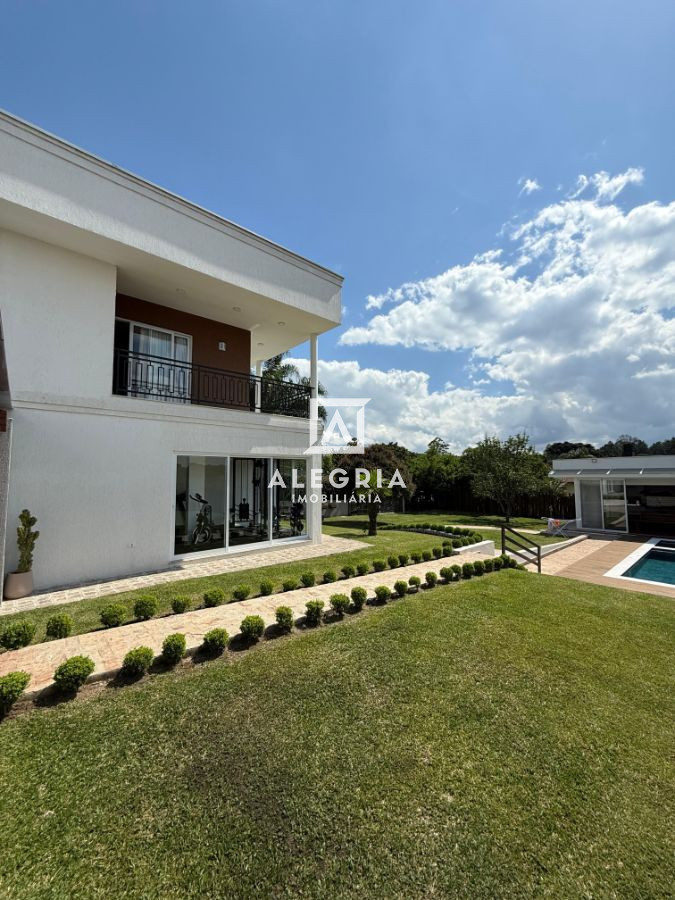 Belissima Casa Contendo 04 Suites com Piscina no Residencial Haras Bom Pastor em São José dos Pinhais