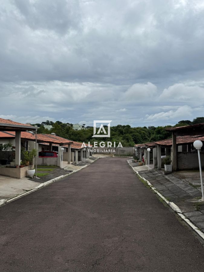 Linda Casa em Condominio Fechado Contendo 03 Dormitórios na Colonia Rio Grande em São José dos Pinhais