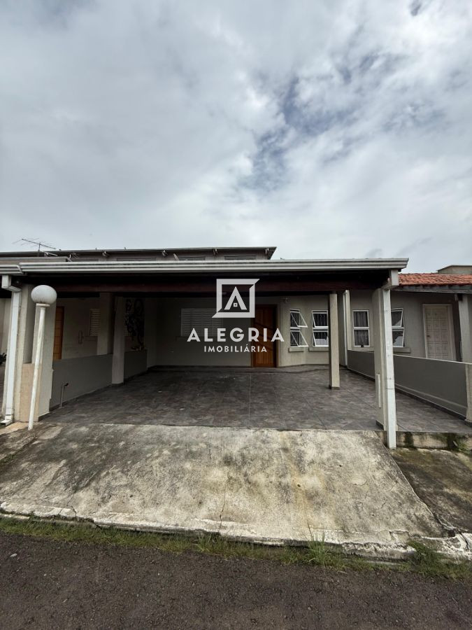 Linda Casa em Condominio Fechado Contendo 03 Dormitórios na Colonia Rio Grande em São José dos Pinhais