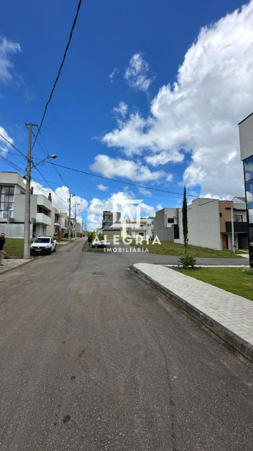 Belissimo Sobrado Contendo 03 Dormitórios Sendo 01 Suite com Closet e Hidro no Residencial Fogiatto em São José dos Pinhais