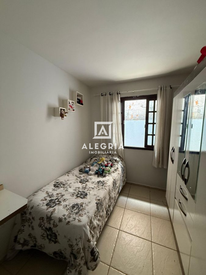 Linda Casa Contendo 03 Dormitórios no Jardim Cruzeiro em São José dos Pinhais