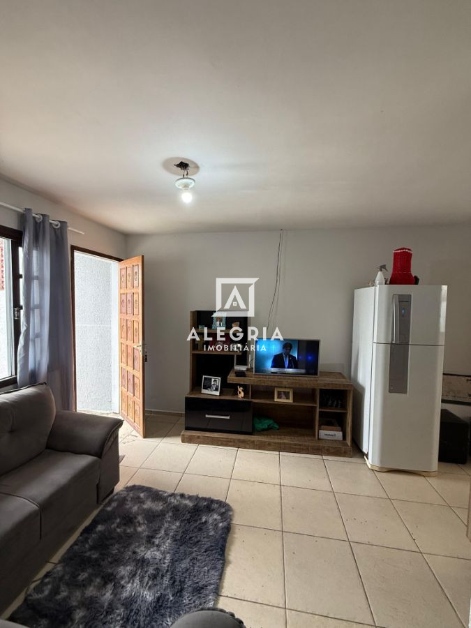 Linda Casa Contendo 03 Dormitórios no Jardim Cruzeiro em São José dos Pinhais