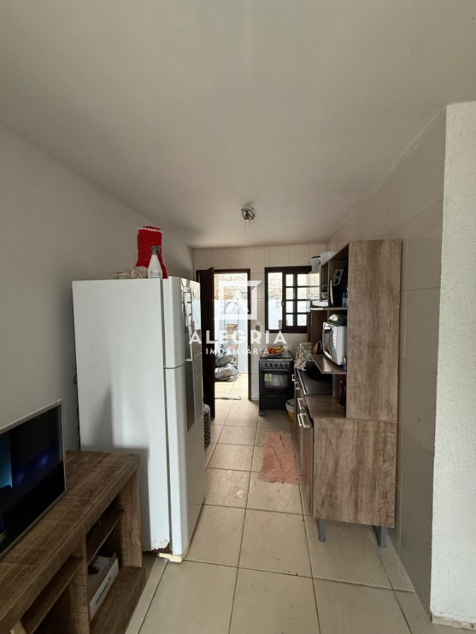 Linda Casa Contendo 03 Dormitórios no Jardim Cruzeiro em São José dos Pinhais