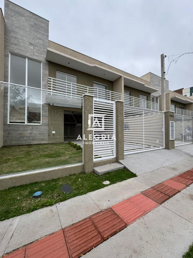 Lindo sobrado 3 Quartos com Suíte Otima localização na Cidade Jardim em São José dos Pinhais