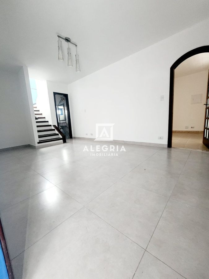 Excelente Sobrado 04 Dormitórios Sendo 01 Suíte no Centro em São José dos Pinhais