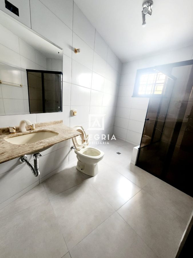 Excelente Sobrado 04 Dormitórios Sendo 01 Suíte no Centro em São José dos Pinhais